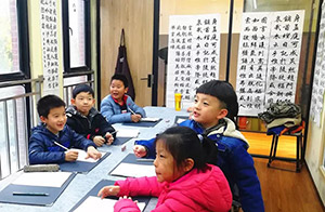 在笑笑书法课上感受传统文字的艺术魅力