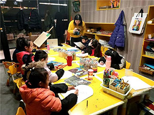 周末去哪里？当然是来笑笑画画啦！