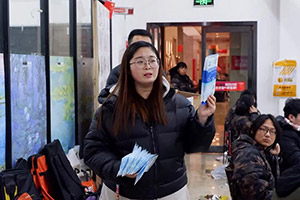 【暖心】贴心呵护，胜过千言万语...