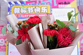 每一束梦想的光，都有你的影响！@所有笑笑兵团的老师们，教师节快乐！