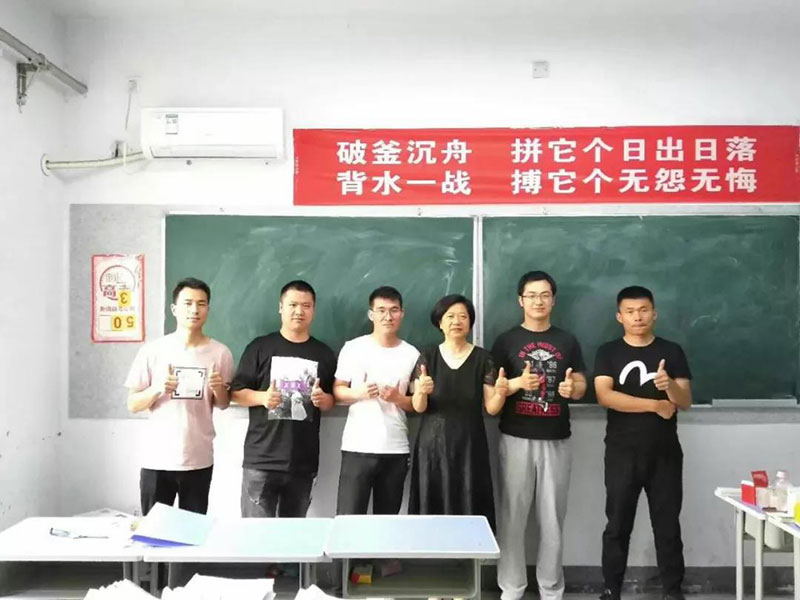 笑笑小兵加油，高考必胜！你不是一个人在战斗！